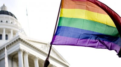 الأزهر يحذر من المواد الإعلامية الداعمة للمثليين