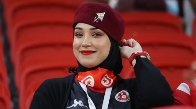 الجماهير التونسية تصنع الحدث في ملعب الثمامة بقطر (صور )