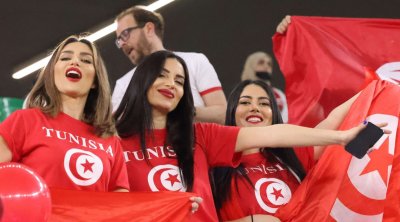 الجماهير التونسية تصنع الحدث في مباراة تونس-عمان  (صور) 