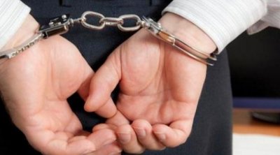 سيدي بوزيد: الاحتفاظ بإطار بنكي بتهمة ترويج المخدرات 