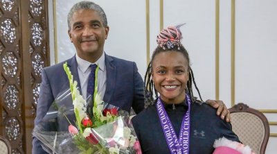 كمال دقيش يستقبل بطلة العالم لرفع الأثقال غفران بلخير