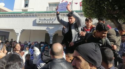 قتل مسنة وسرقة مصوغها.. أهالي القلعة الصغرى يحتجون ويغلقون الطريق