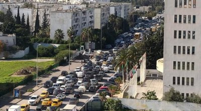 إكتظاظ في محطات بيع الوقود (صور)