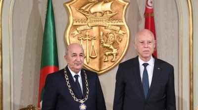 قيس سعيد يقلد عبد المجيد تبون الوسام الوطني للإستحقاق