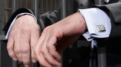 بطاقة إيداع بالسجن ضد إطار أمني اعتدى على المحامي ياسين عزازة 