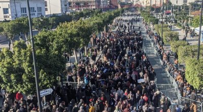 الأمن يمنع مسيرات عدد من الأحزاب من الدخول لشارع الحبيب بورقيبة