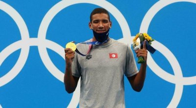 أيوب الحفناوي يفوز بميدالية فضية في سباق 1500 سباحة حرة ببطولة العالم