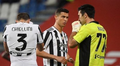 بوفون يحمل رونالدو مسؤولية فشل جوفنتوس في التتويج بدوري أبطال أوروبا