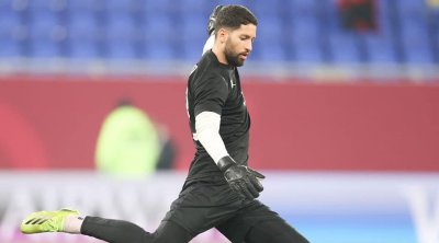 إقصاء الحارس معز حسن يشعل الشارع الرياضي 