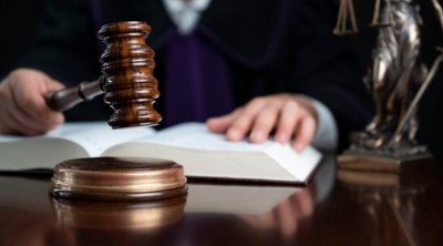 رابطة حقوق الانسان تعبر عن خشيتها من إنزلاق القضاء التونسي في التوظيف السياسي