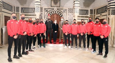 رئيسة الحكومة تستقبل المنتخب الوطني لكرة القدم