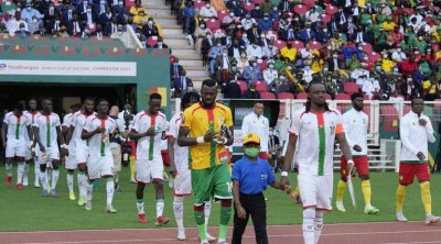 الاعتداء على صحفيين جزائريين بالأسلحة البيضاء في الكاميرون