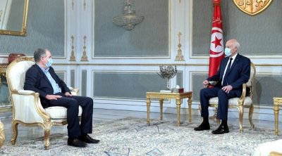 لقاء بين قيس سعيد و نور الدين الطبوبي 