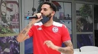 ديلان برون يؤدي أغنية 'عايشة' في مقر ﺇﻗﺎﻣﺔ النسور (فيديو)