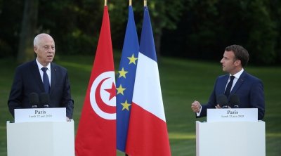 ماكرون يدعو سعيد إلى وضع برنامج للإصلاحات الضرورية لمواجهة الأزمة الاقتصادية 