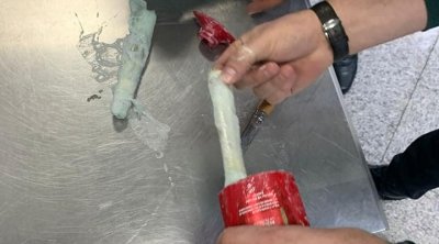 مطار تونس قرطاج : إحباط محاولة تهريب مبلغ من العملة الأجنبية مخفي داخل علبة ''شامبو''