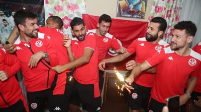 بالصور : النسور  يحتفلون بعيد ميلاد دحمان والحدادي 