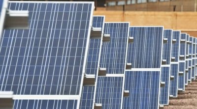 وزارة الصناعة تسند موافقتها لـ10 مشاريع لإنتاج الكهرباء بإعتماد الطاقة الشمسية