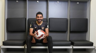 بلال العيفة في التشكيلة الأساسية لنادي أبها السعودي