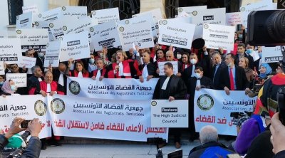 وقفة احتجاجية للقضاة أمام قصر العدالة