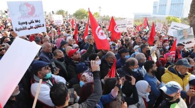 تونس : 1200 في مظاهرة الأحد... و المطالبة بإسقاط قيس سعيد 