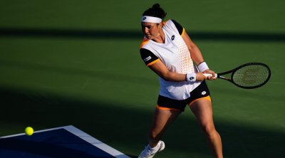 دورة دبي: أنس جابر تتأهل إلى الدور الربع النهائي