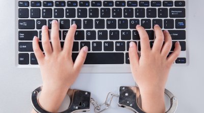 فرنسا : أراد معاقبة أبنائه فقطع الإنترنت على كامل المدينة 