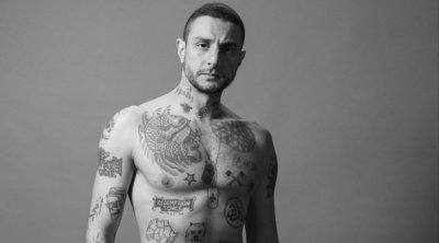 هجوم شديد على الفنان أحمد الفيشاوي بسبب صور بجسد عاري