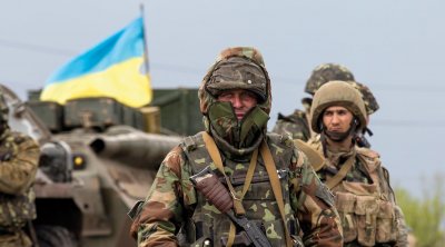 أوكرانيا تستدعي جنود الاحتياط وتدعو مواطنيها إلى مغادرة روسيا فوراً