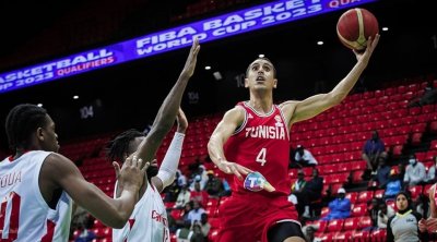 كرة السلة: تونس تنتصر على الكاميرون وعمر عبادة يسجل 25 نقطة (فيديو)