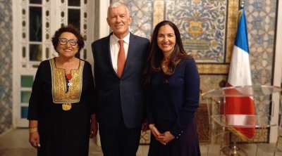 نجيب الدزيري : ماهي إنجازات بشرى بلحاج حميدة لتكرمها فرنسا بالوسام الشرفي ؟