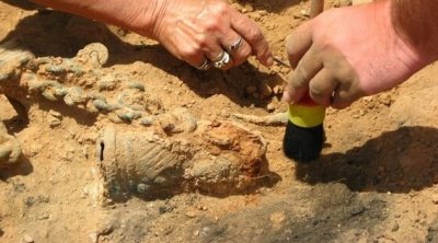 حجز تمثال له قيمة أثرية ومالية هامة أثناء عملية مداهمة لمنزل في تالة