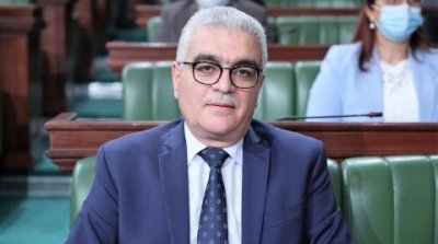 وزارة التربية تتجه إلى تخفيف البرامج المدرسية وعدد الكتب في كل مستوى