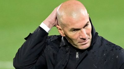 باريس سان جيرمان يحسم الجدل حول تفاوضه مع زيدان