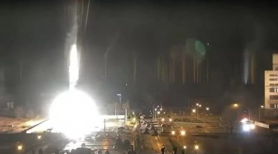 القوات الروسية تستهدف محطة زابوريجيا النووية في أوكرانيا 