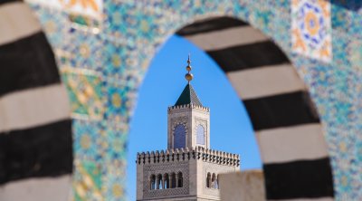 القناة الوطنية الأولى تربك المشاهدين... وتبث آذان المغرب قبل موعده بساعة