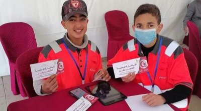 تونس : استغلال الأطفال القصر في الترويج للإستشارة الوطنية (فيديو)