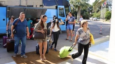 وزير السياحة : نتمنى عدم إلغاء رحلات مبرمجة قد تحمل لنا 660 ألف روسي و أوكراني