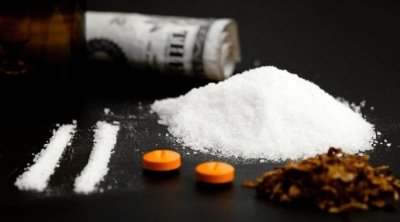 6 سنوات سجنا لعوني أمن و ديوانة بتهمة ترويج المخدرات 