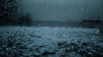 إنقطاع حركة المرور في عدد من الطرقات بسبب الأمطار