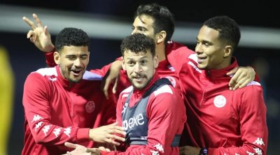 منتخب النسور يواصل تحضيراته لمقابلة مالي ( صور )