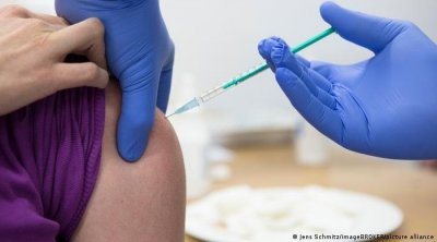 الشرطة الألمانية تعتقل محتال لقاحات كورونا.. أخذ 90 جرعة