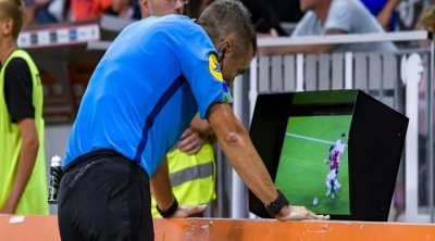 الكاف يقرر اعتماد تقنية الفار في الدور ربع النهائي لدوري أبطال افريقيا