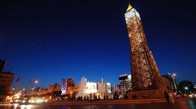 الترخيص للمحلات التجارية والمقاهي بالعمل بعد العاشرة ليلا