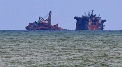 قابس: إنقاذ طاقم سفينة محملة بالمحروقات و تخوفات من كارثة بيئية بحرية