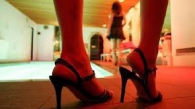 العاصمة : القبض على فتاة أعدت شقة لتعاطي البغاء السري