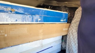 صفاقس : حجز سيارة إدارية محملة ببضائع مهربة 