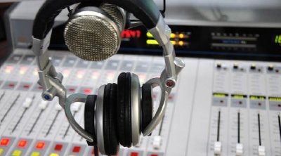 نقابتا الإذاعات والتلفزات الخاصة تُطالب بالتسريع في عقد مجلس وزاري لقطاع الإعلام