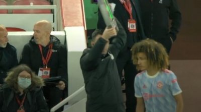 المجبري يشارك في أول مباراة له مع مانشستر خلال هذا الموسم