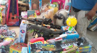 وزارة التجارة تحذر من اقتناء الألعاب الخطيرة على الأطفال 